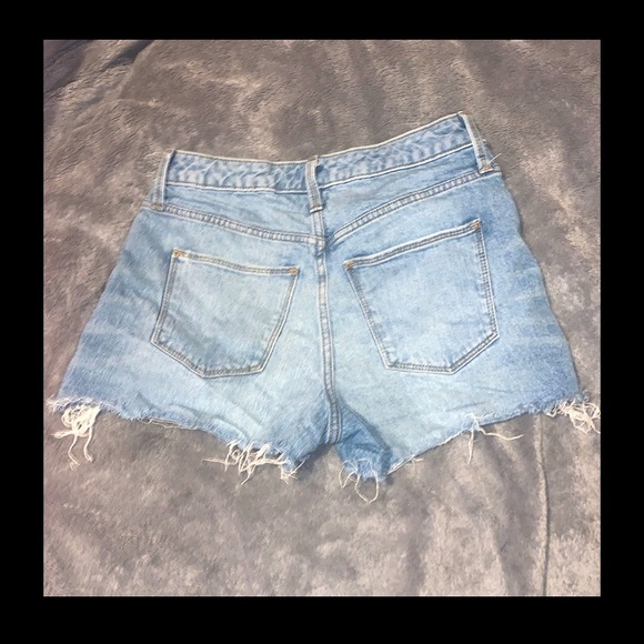 Universal Thread High Rise Shortie High Waisted Light Wash Jean Shorts Sz 2/26R - Picture 5 of 16